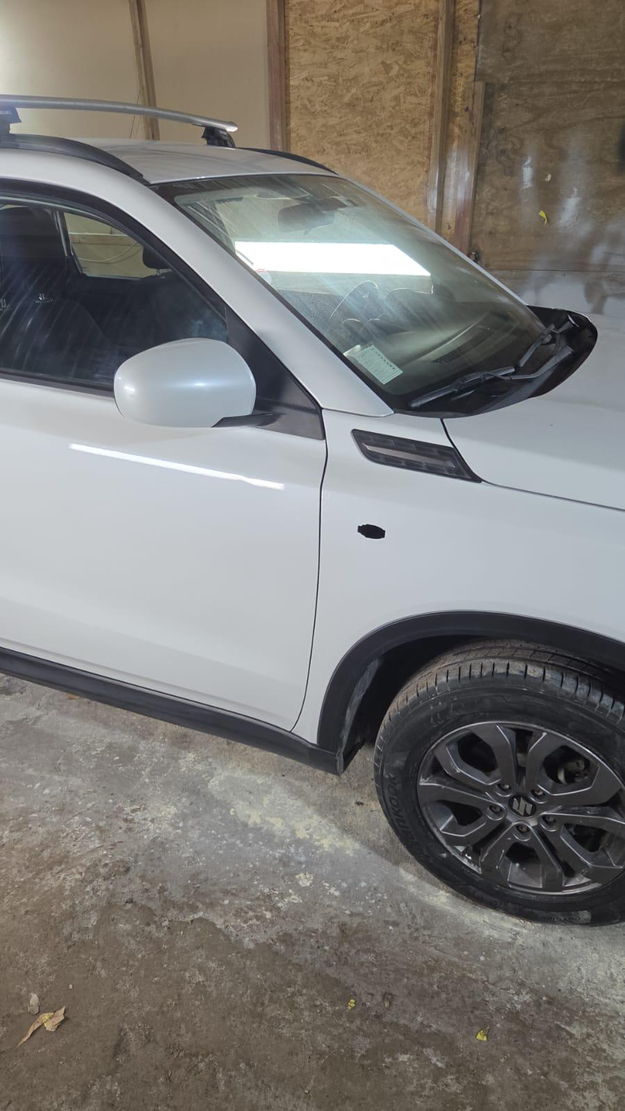SUV blanca reparada y pintada